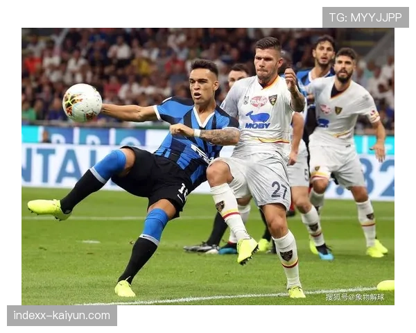 花絮:贝蒂斯对阵塞尔塔,球迷看台巨型Tifo致敬华金